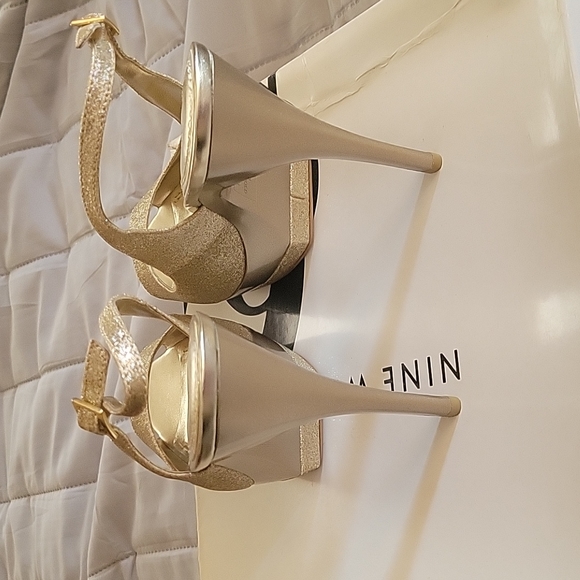 Never wore - Picture 3 of 4